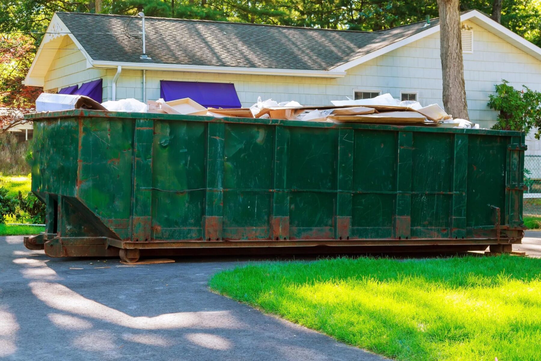 What are the Benefits of Renting a Dumpster Locally?