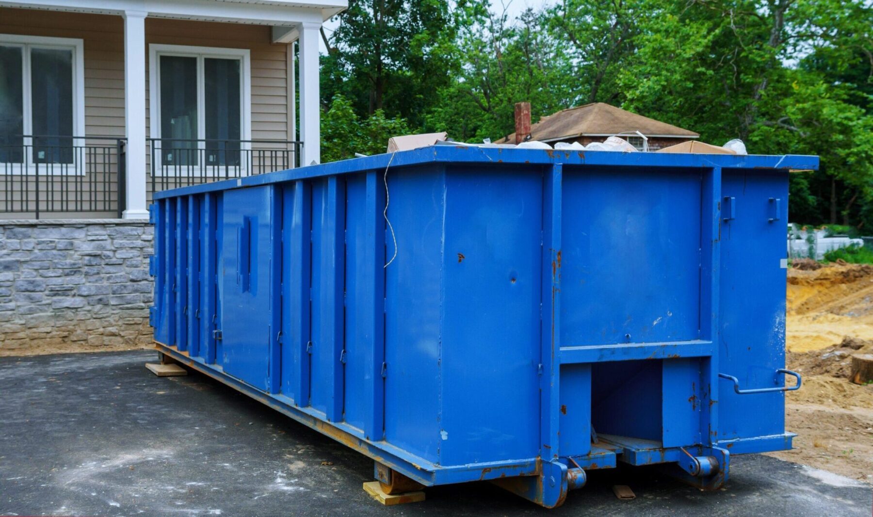 What is The Difference between a Roll off Dumpster and Regular Dumpster?